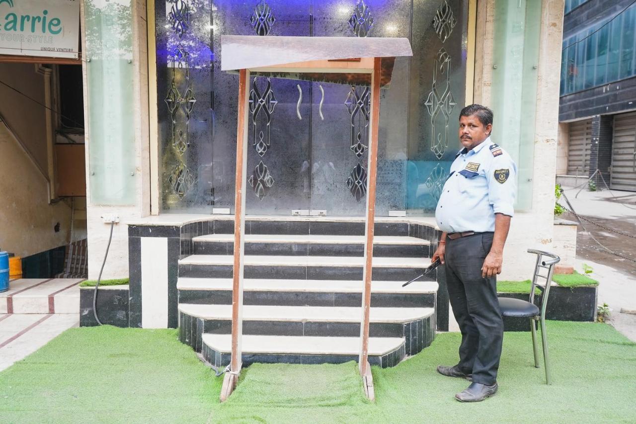 Hotel B Continental Delhi  Extérieur photo
