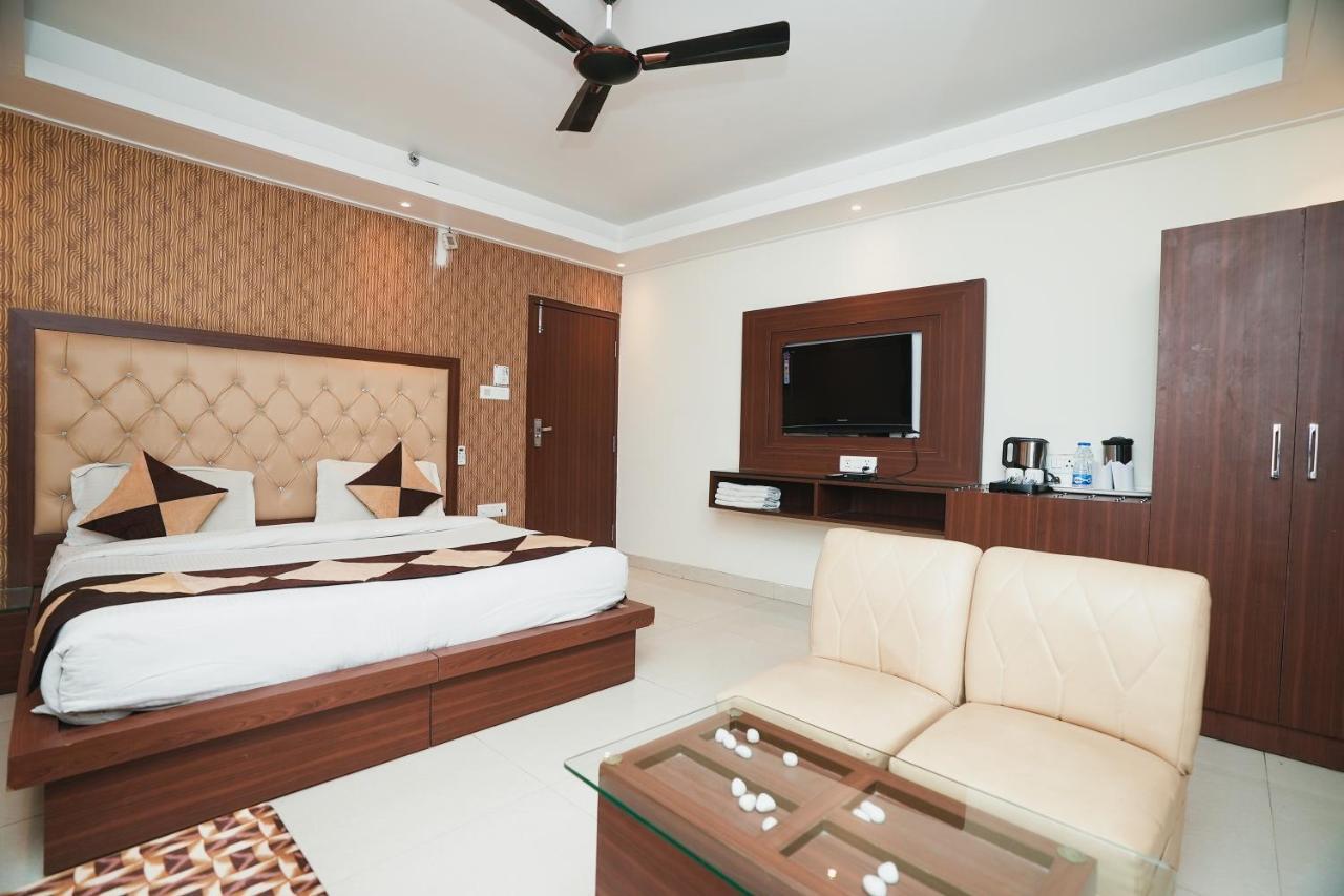 Hotel B Continental Delhi  Extérieur photo