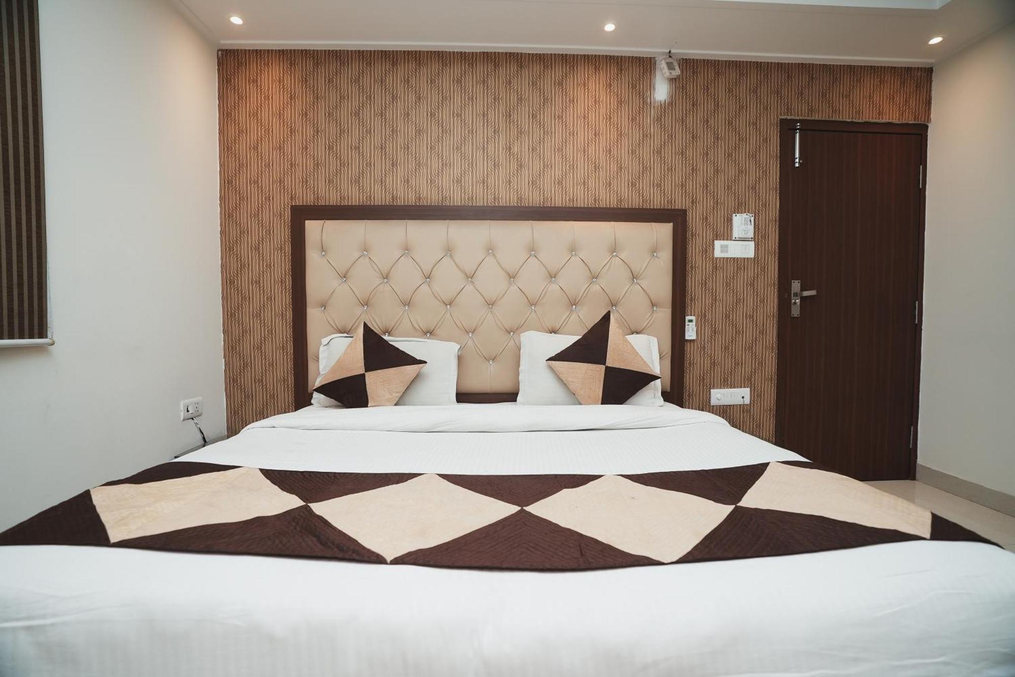 Hotel B Continental Delhi  Extérieur photo