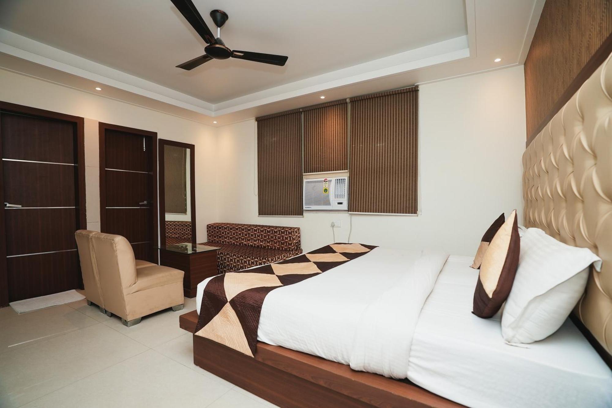Hotel B Continental Delhi  Extérieur photo