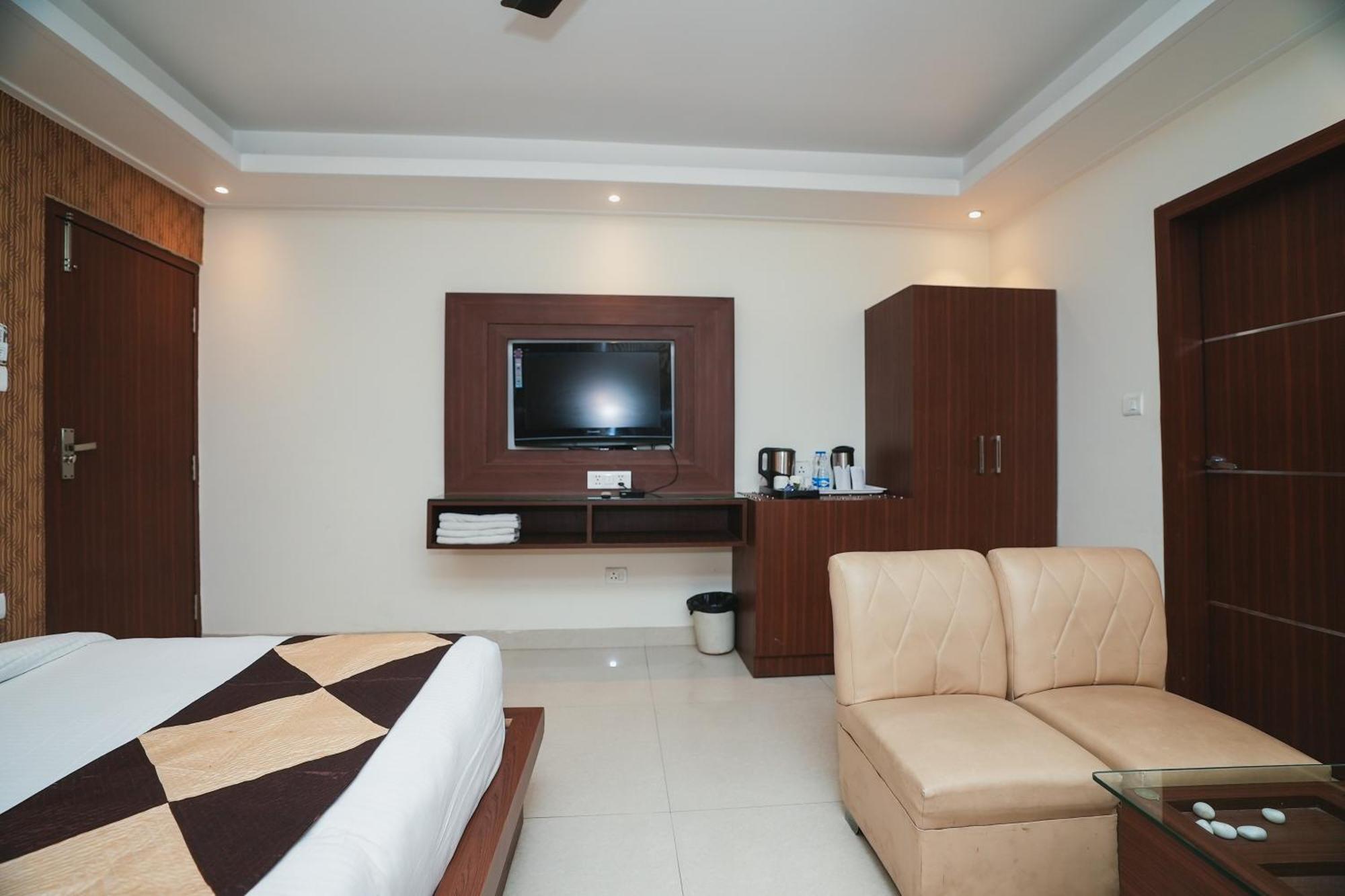 Hotel B Continental Delhi  Extérieur photo