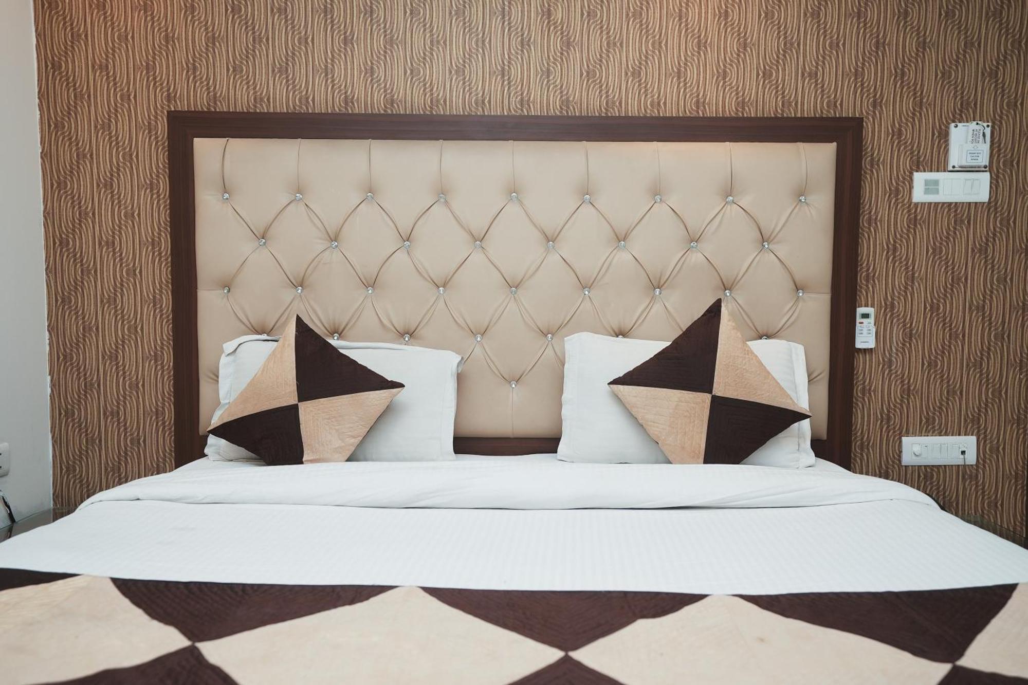 Hotel B Continental Delhi  Extérieur photo