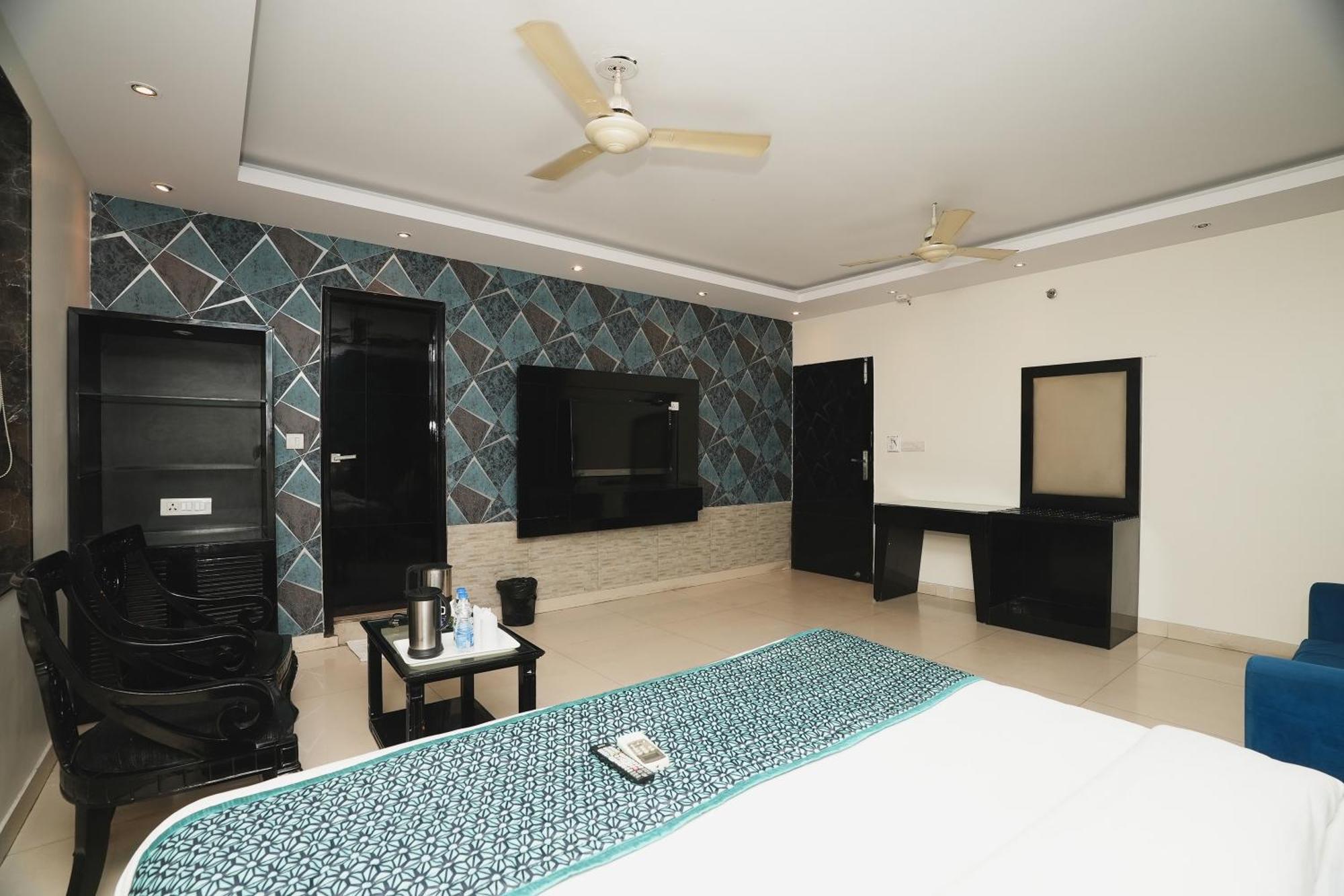 Hotel B Continental Delhi  Extérieur photo