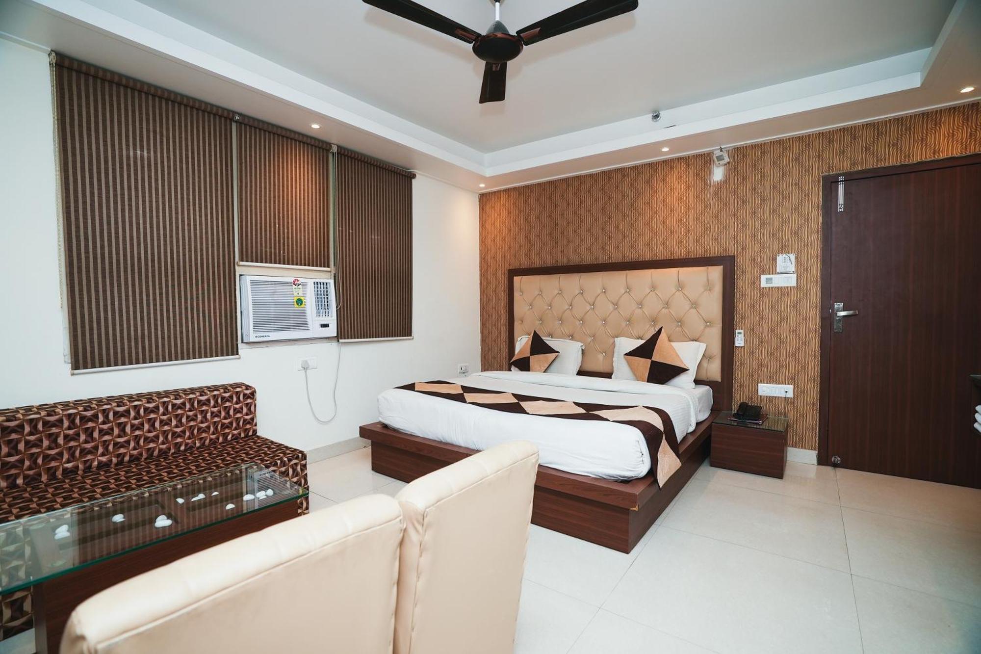 Hotel B Continental Delhi  Extérieur photo