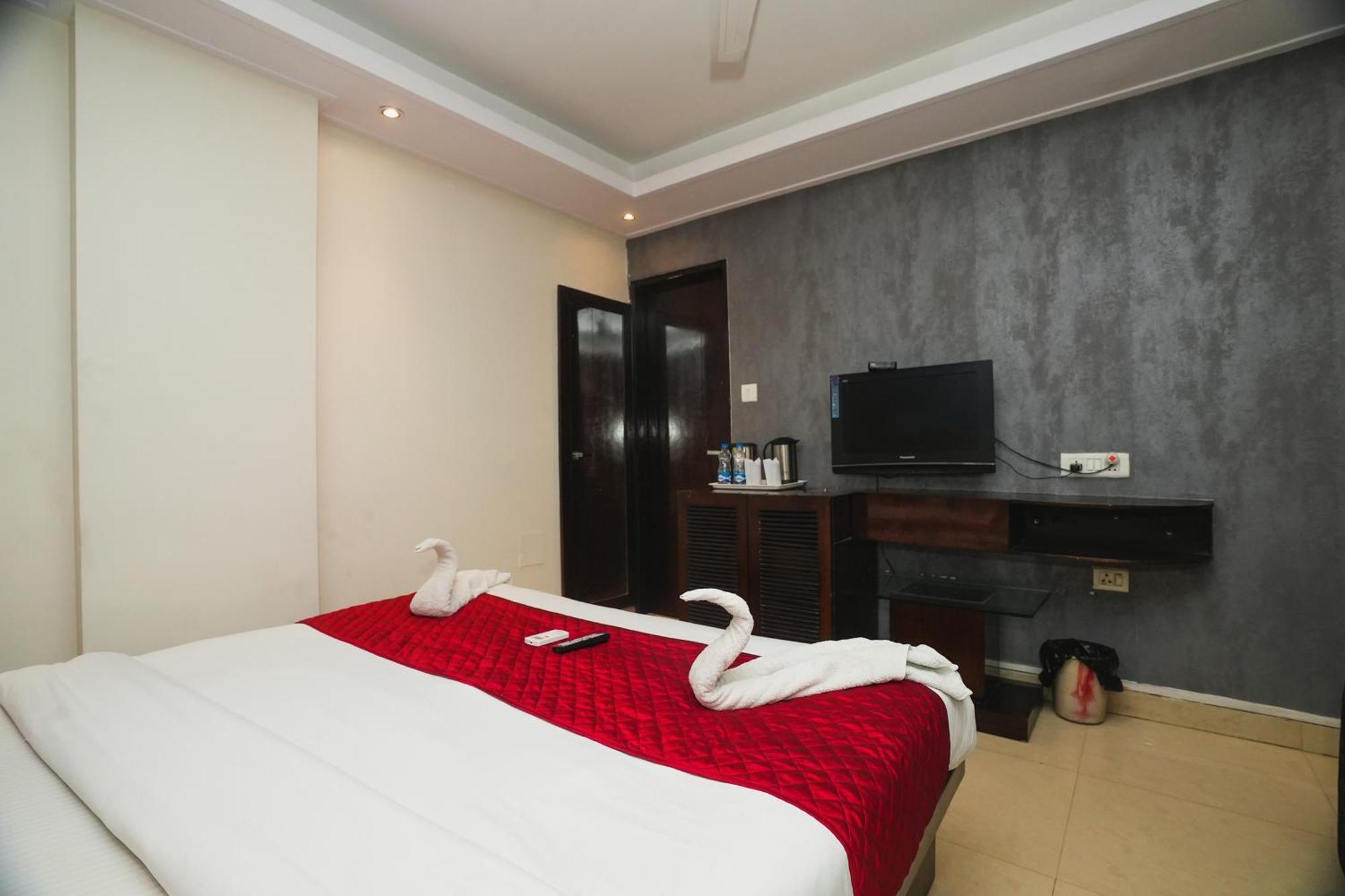 Hotel B Continental Delhi  Extérieur photo