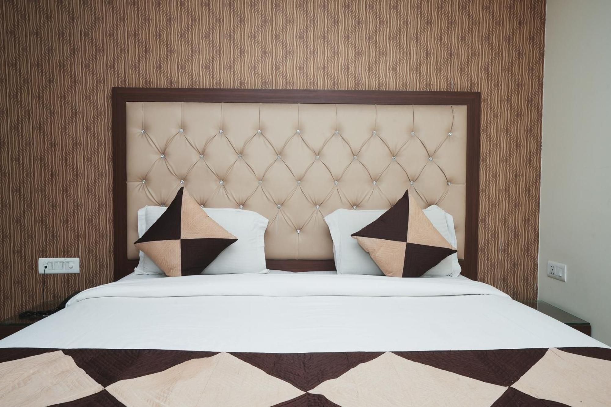 Hotel B Continental Delhi  Extérieur photo
