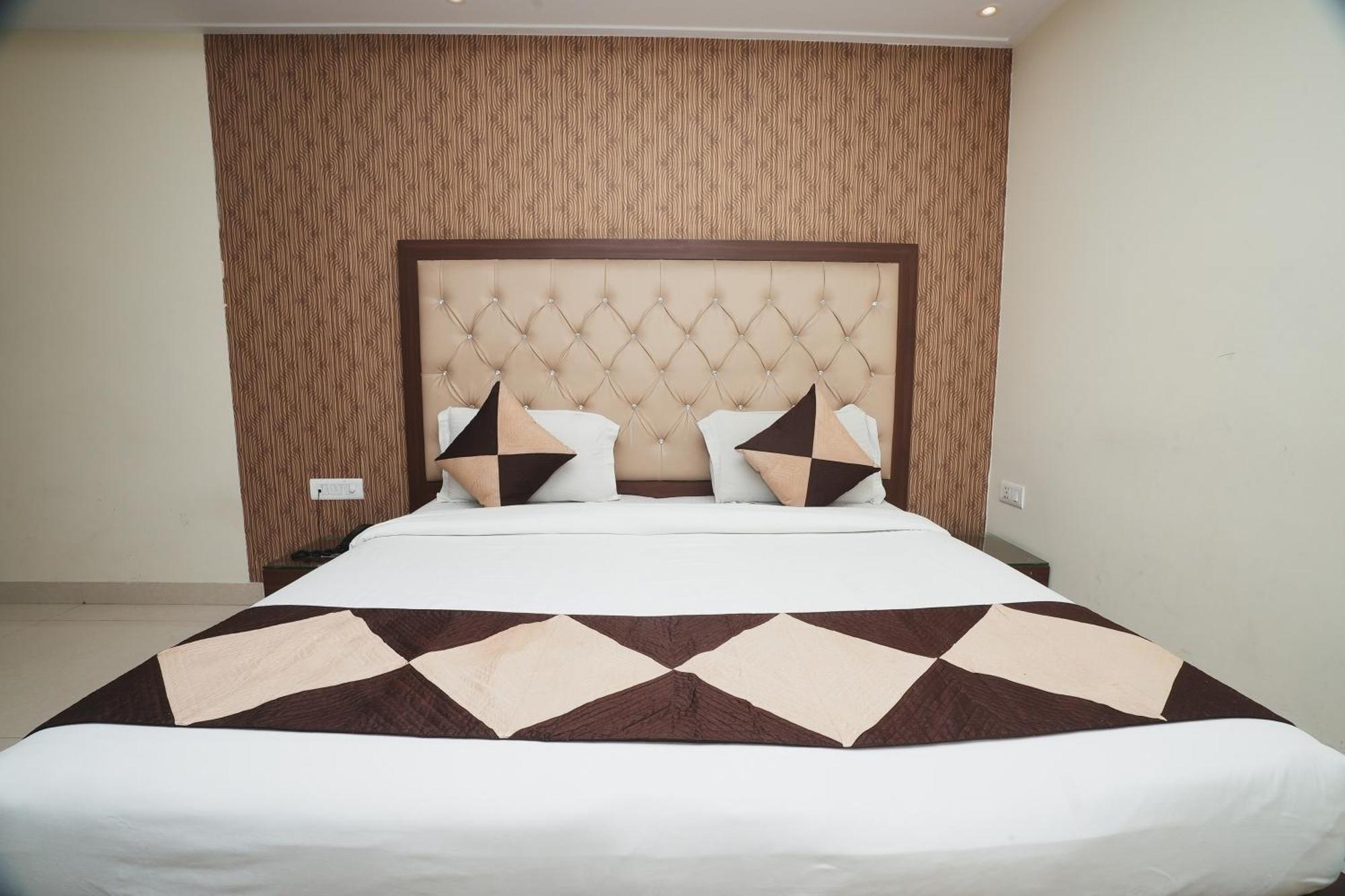 Hotel B Continental Delhi  Extérieur photo