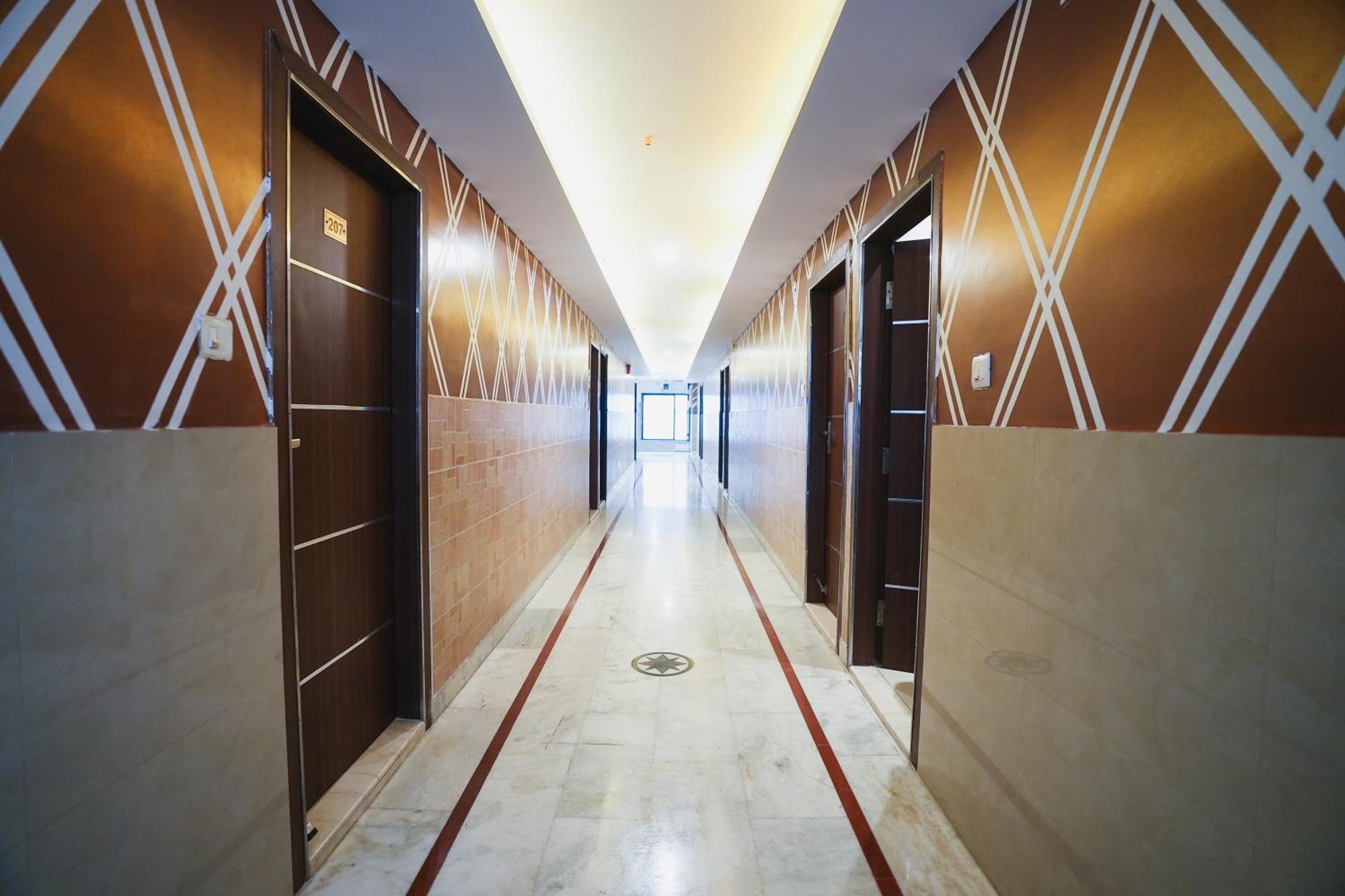 Hotel B Continental Delhi  Extérieur photo