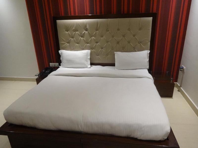 Hotel B Continental Delhi  Extérieur photo