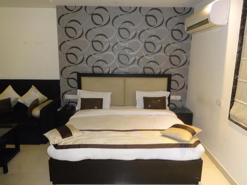 Hotel B Continental Delhi  Extérieur photo